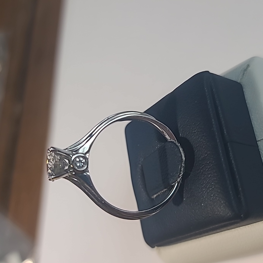 14KT white gold and diamond ring